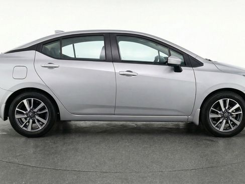 Used 2025 Nissan Versa SV FWD image 11