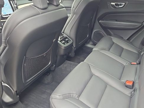 Certified 2022 Volvo XC60 B5 Inscription w/ Advanced Package image 9