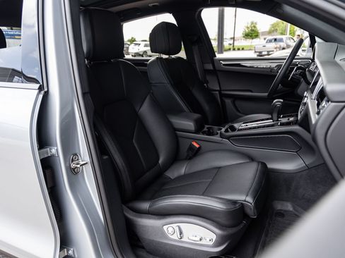 Certified 2026 Porsche Macan AWD/4WD image 45