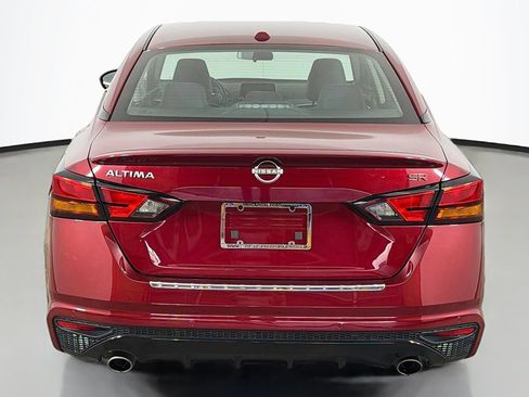 Used 2023 Nissan Altima 2.5 SR FWD image 11