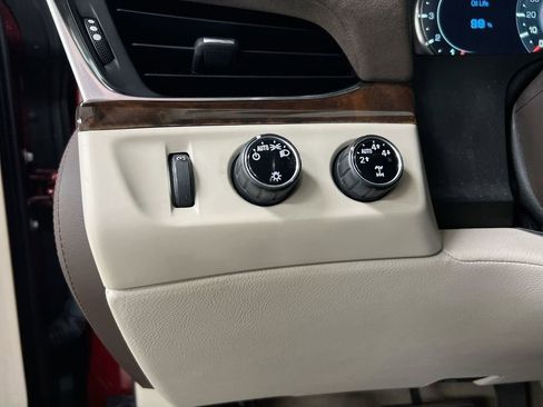 Used 2016 Cadillac Escalade Luxury image 19