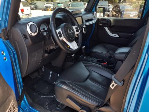 Used 2014 Jeep Wrangler Unlimited Sahara AWD/4WD image 17