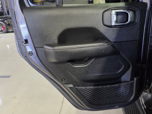 Used 2022 Jeep Wrangler Unlimited Sahara AWD/4WD image 14