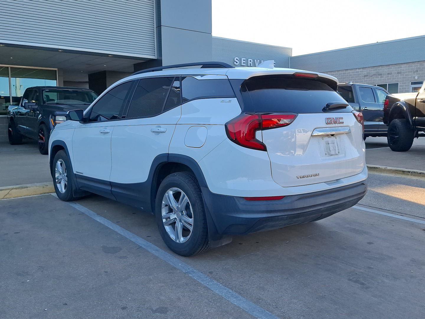 Used 2018 GMC Terrain SLE w/ Driver Convenience Package FWD image 10