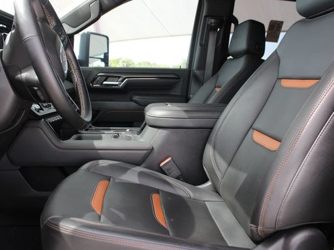 Used 2025 GMC Sierra 2500 AT4 w/ AT4 Premium Plus Package AWD/4WD image 11
