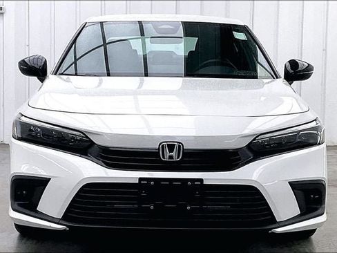 Certified 2024 Honda Civic Sport image 3