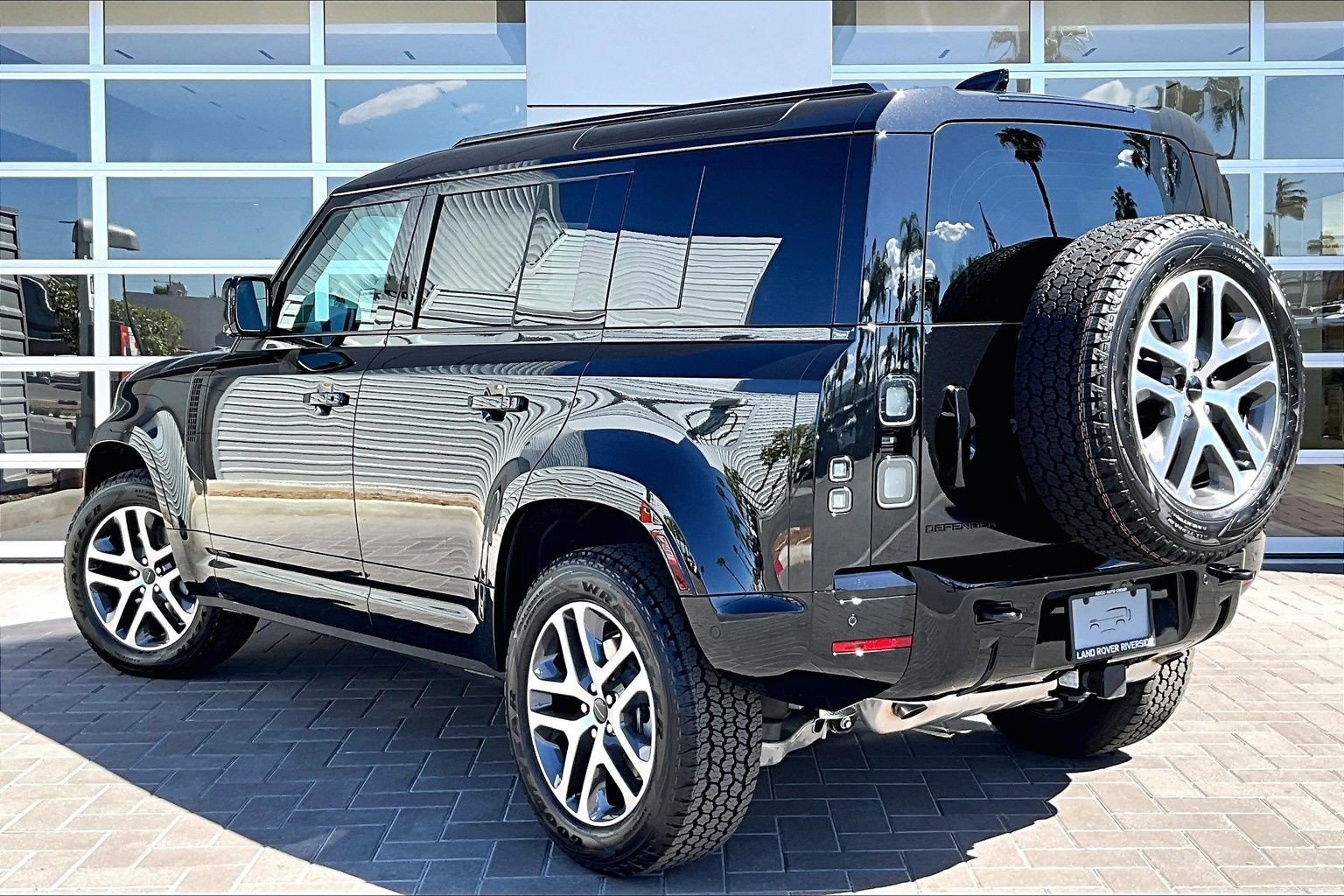 New 2026 Land Rover Defender 110 X-Dynamic SE AWD/4WD image 3
