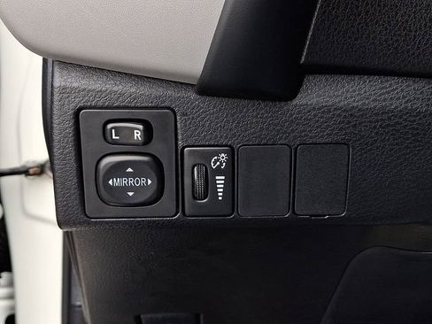Used 2018 Toyota Corolla LE FWD image 25