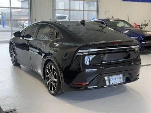 Used 2023 Toyota Prius Prime Premium FWD image 5