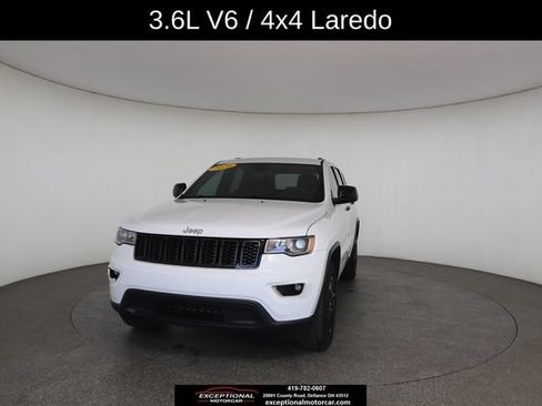 Used 2020 Jeep Grand Cherokee Laredo AWD/4WD image 31