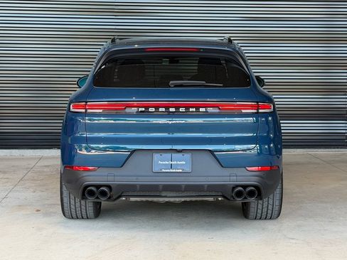 Certified 2025 Porsche Cayenne E-Hybrid AWD/4WD image 7