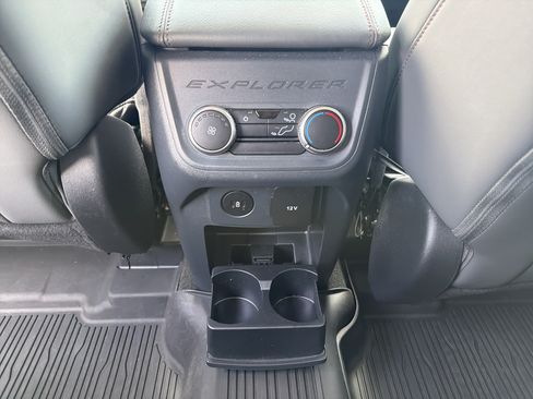 Used 2025 Ford Explorer Active w/ Active Comfort Package RWD image 20