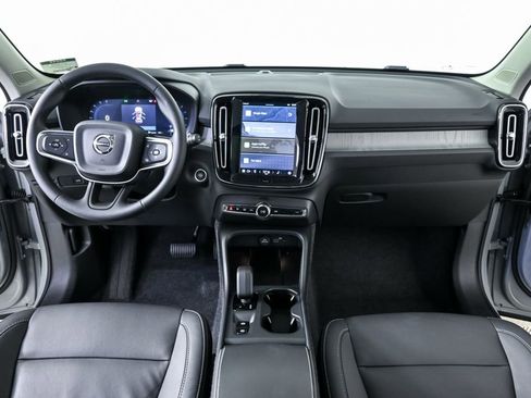 Certified 2025 Volvo XC40 B5 Core image 19