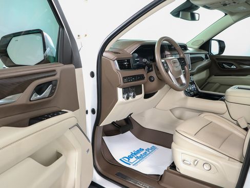 Used 2023 GMC Yukon Denali RWD image 3