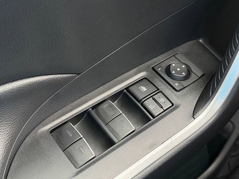 Used 2025 Toyota RAV4 XLE AWD/4WD image 19