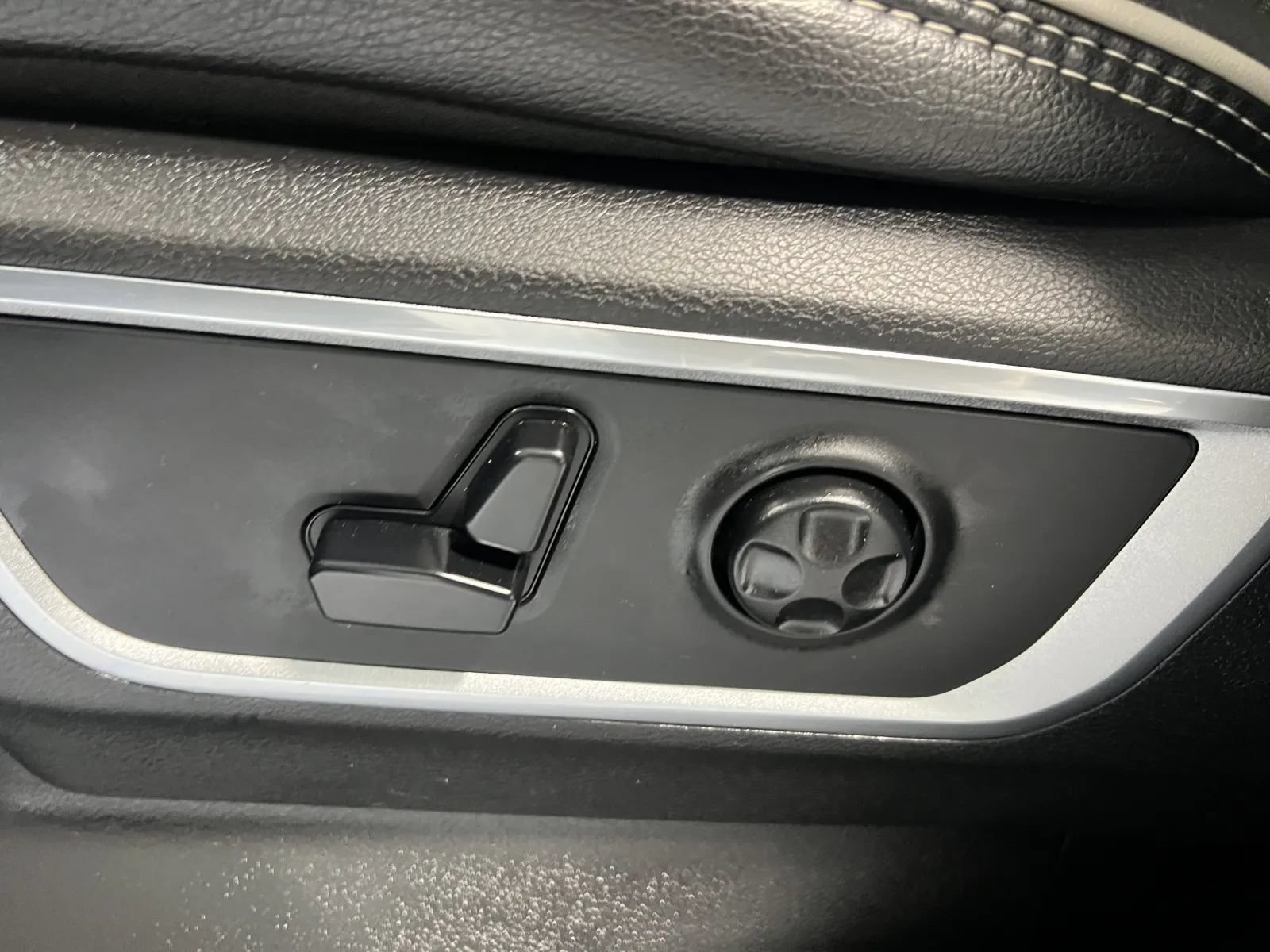 Used 2020 RAM 1500 Laramie AWD/4WD image 32
