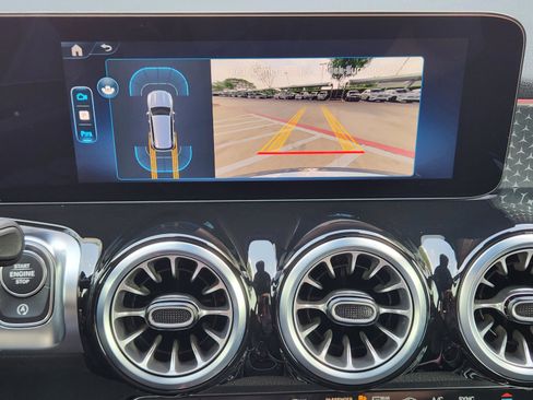 Used 2025 Mercedes-Benz GLB 250 image 11