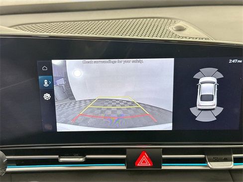 Used 2024 Hyundai Elantra Limited image 13