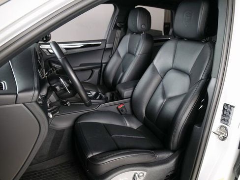 Certified 2023 Porsche Macan Turbo AWD/4WD image 5