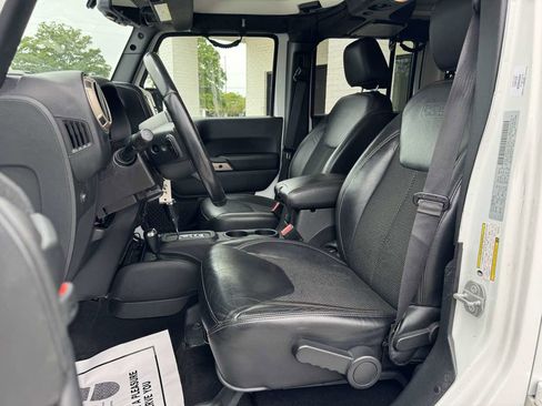 Used 2016 Jeep Wrangler Unlimited Sahara image 10