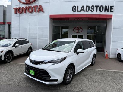 Used 2025 Toyota Sienna LE