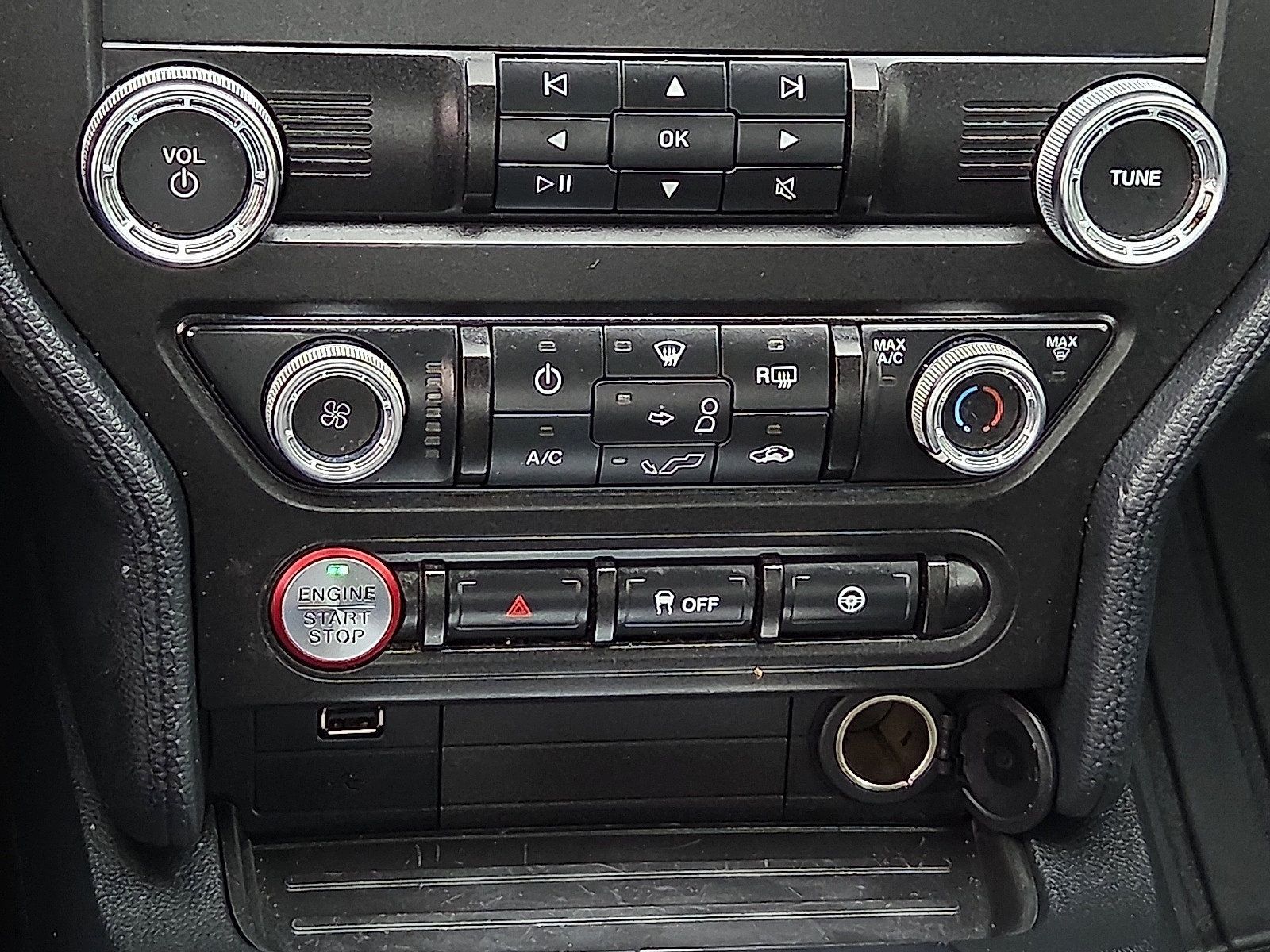 Used 2019 Ford Mustang Coupe RWD image 17