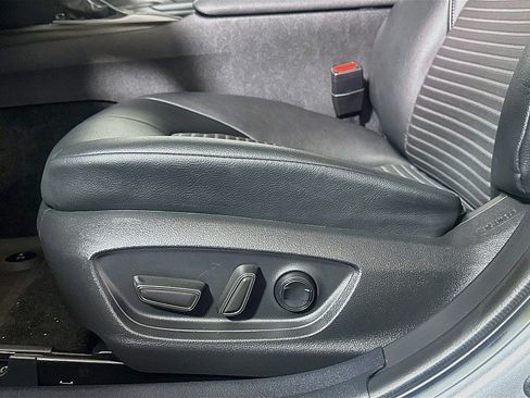 Used 2022 Toyota Camry SE FWD image 19