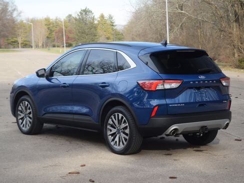 Used 2022 Ford Escape Titanium w/ Class II Trailer Tow Package image 24