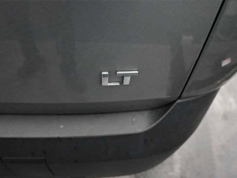 Used 2023 Chevrolet Traverse LT FWD image 30