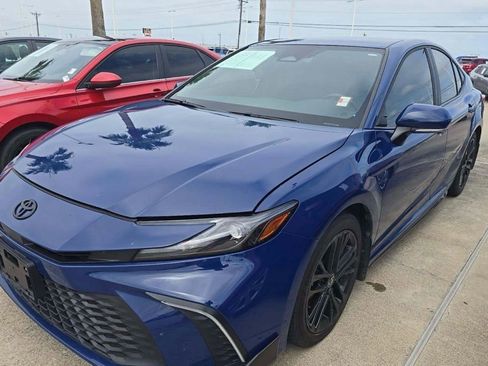 Used 2025 Toyota Camry SE w/ Convenience Package FWD image 2