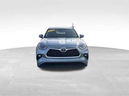 Certified 2024 Toyota Highlander XLE image 8