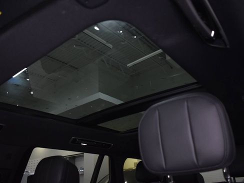 Used 2025 Land Rover Range Rover Long Wheelbase SE image 41