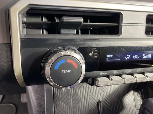 Used 2025 Toyota Tacoma SR5 AWD/4WD image 22