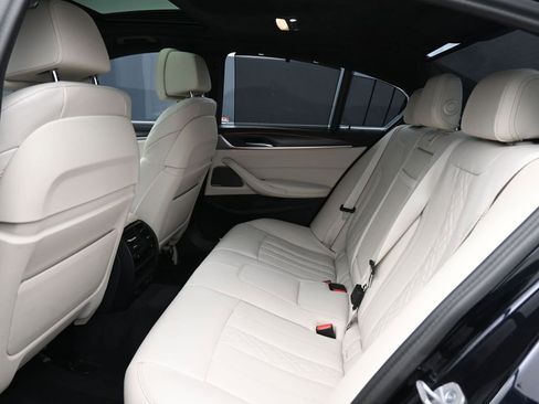 Used 2023 BMW M550i xDrive w/ Dynamic Handling Package AWD/4WD image 21