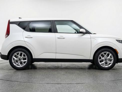 Used 2025 Kia Soul LX w/ LX Technology Package image 11