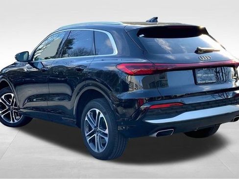 Used 2025 Audi Q5 Premium w/ Convenience Package image 11