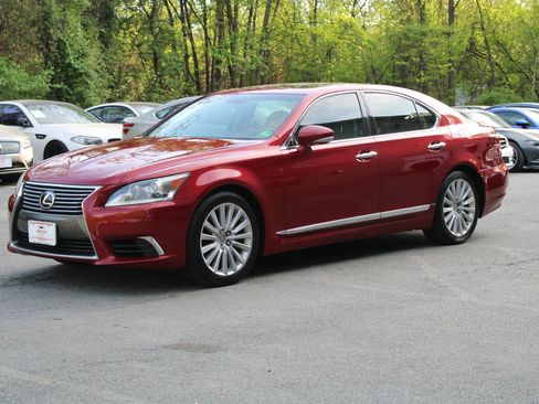 Used 2013 Lexus LS 460 w/ Comfort Pkg RWD image 3