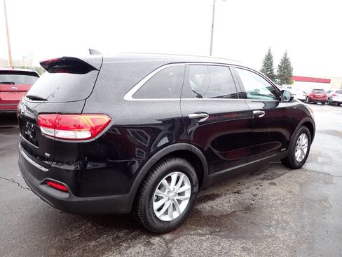 Used 2017 Kia Sorento LX w/ LX Convenience Package AWD/4WD image 6