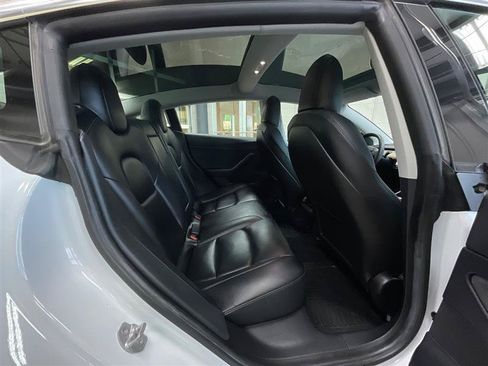 Used 2020 Tesla Model 3 Standard Range RWD image 22