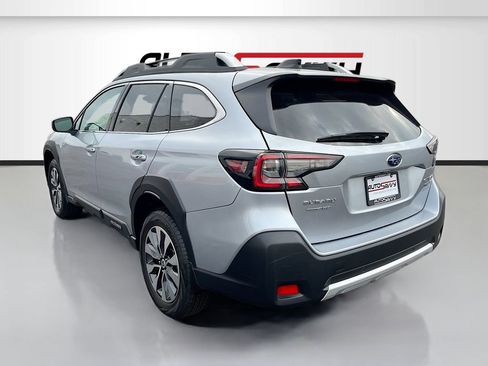 Used 2025 Subaru Outback Touring AWD/4WD image 5