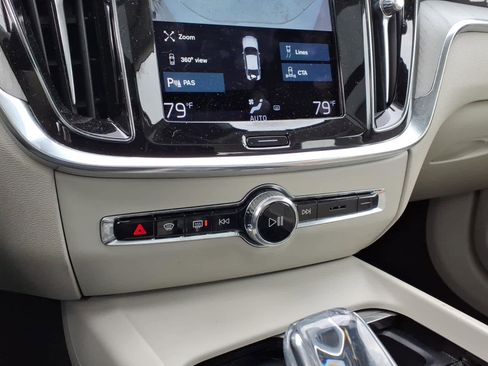 Used 2022 Volvo S60 B5 Inscription image 18