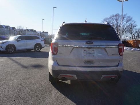 Used 2016 Ford Explorer XLT w/ Equipment Group 202A image 5
