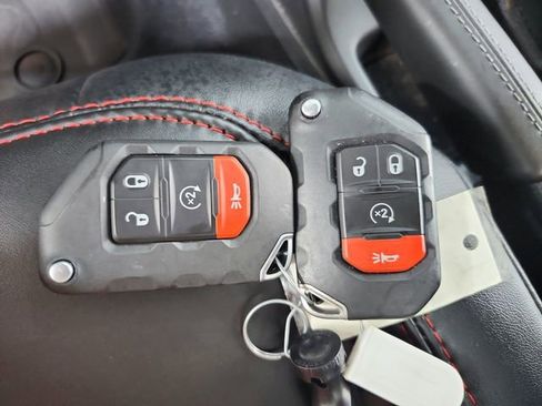 Used 2024 Jeep Wrangler Unlimited Rubicon AWD/4WD image 34