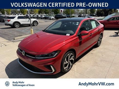 Used 2025 Volkswagen Jetta SEL FWD image 3