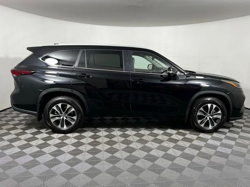Certified 2026 Toyota Highlander XLE image 4