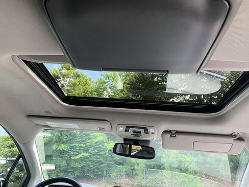 Certified 2023 Toyota Sienna XLE FWD image 19