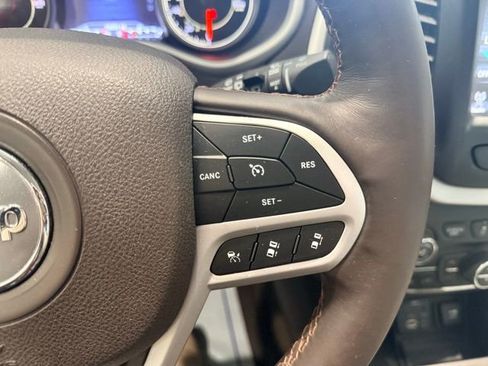 Used 2018 Jeep Cherokee Overland w/ Technology Group image 24