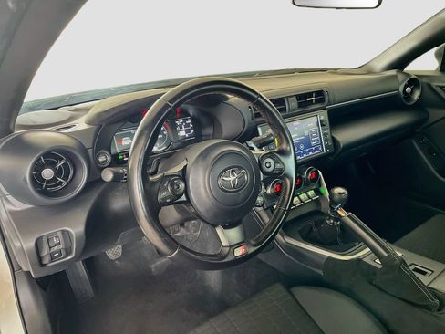 Used 2022 Toyota GR86 RWD image 9