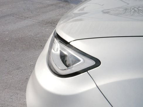 Used 2023 Chrysler Pacifica Limited w/ S Appearance Package image 16