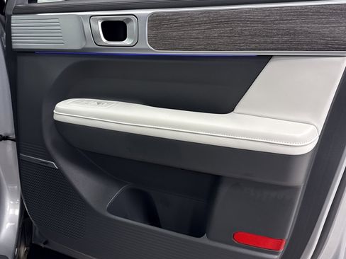 Used 2025 Hyundai Santa Fe Limited image 21